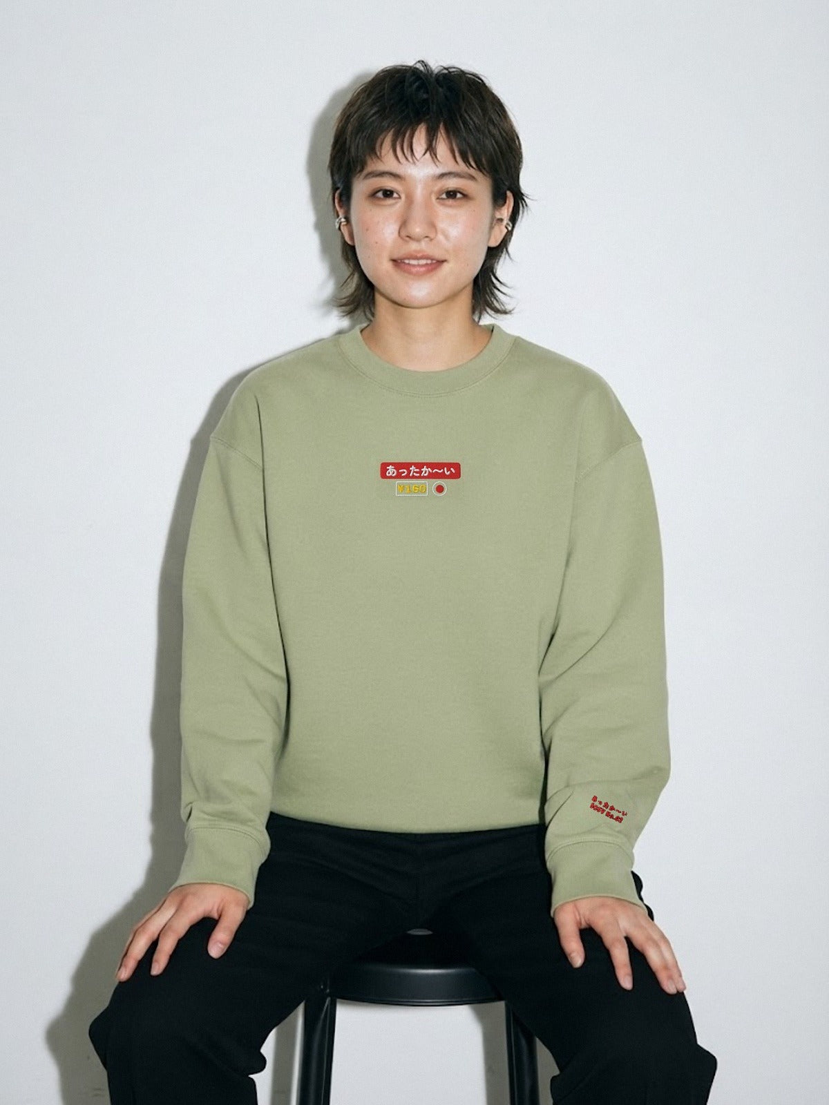 Model wearing the 5C5V Attaka-i あったか〜い heavyweight crewneck in Olive (Oil Green), あったか〜い 5C5V No.02 embroidered on the left cuff