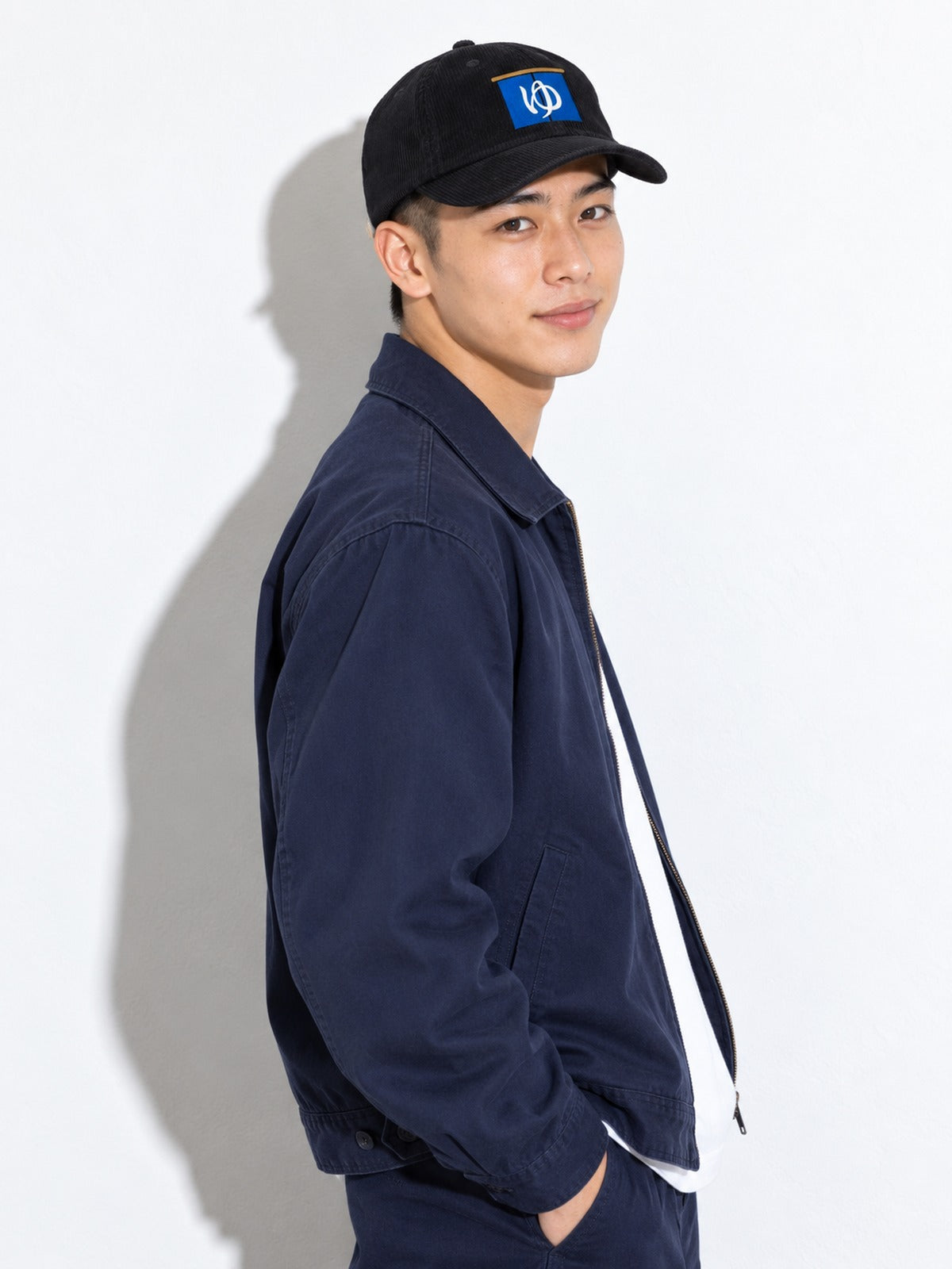 Sentō corduroy cap, black, over-the-shoulder