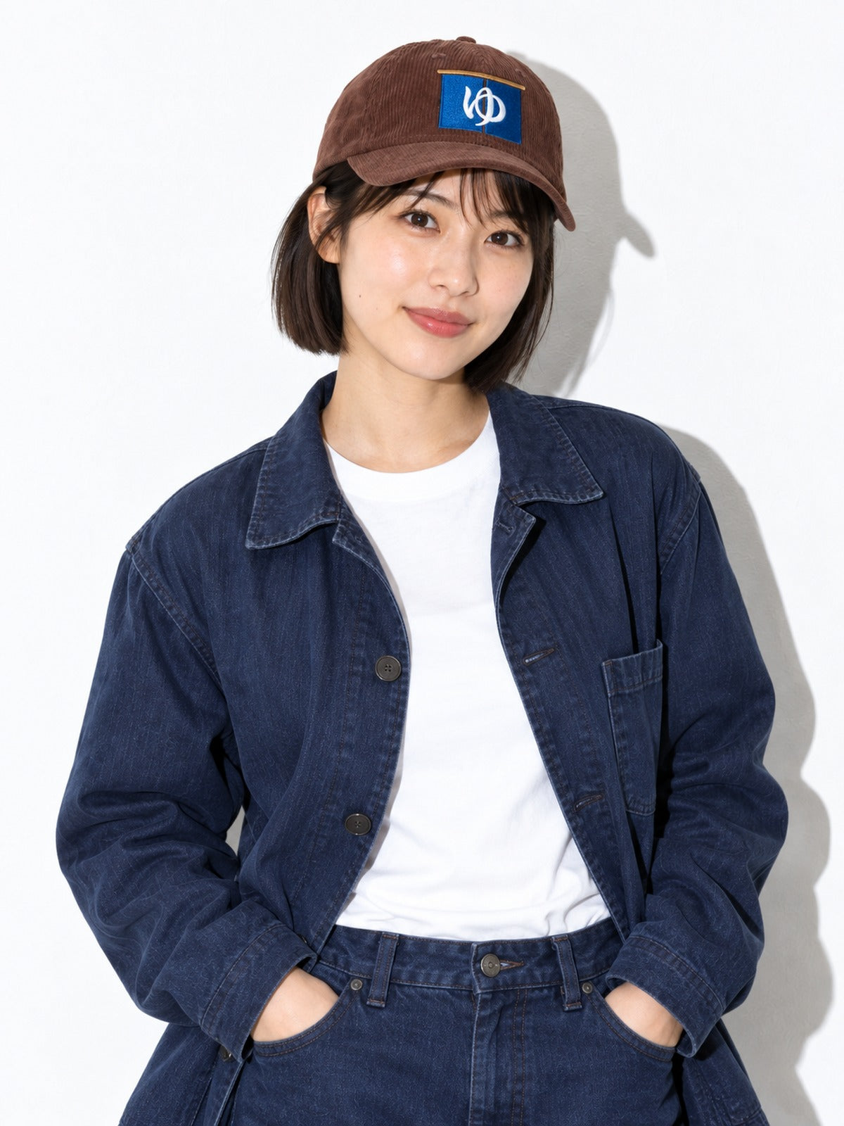Sentō corduroy cap, brown, waist-up