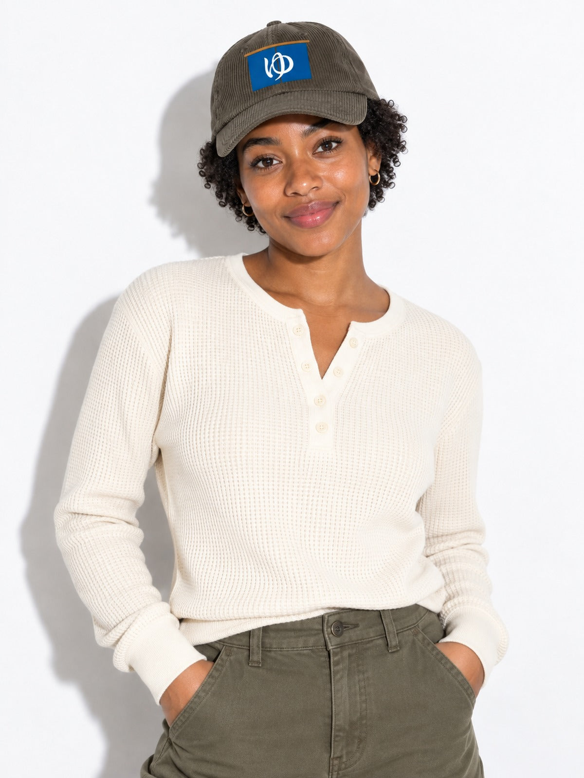 Sentō corduroy cap, olive, waist-up