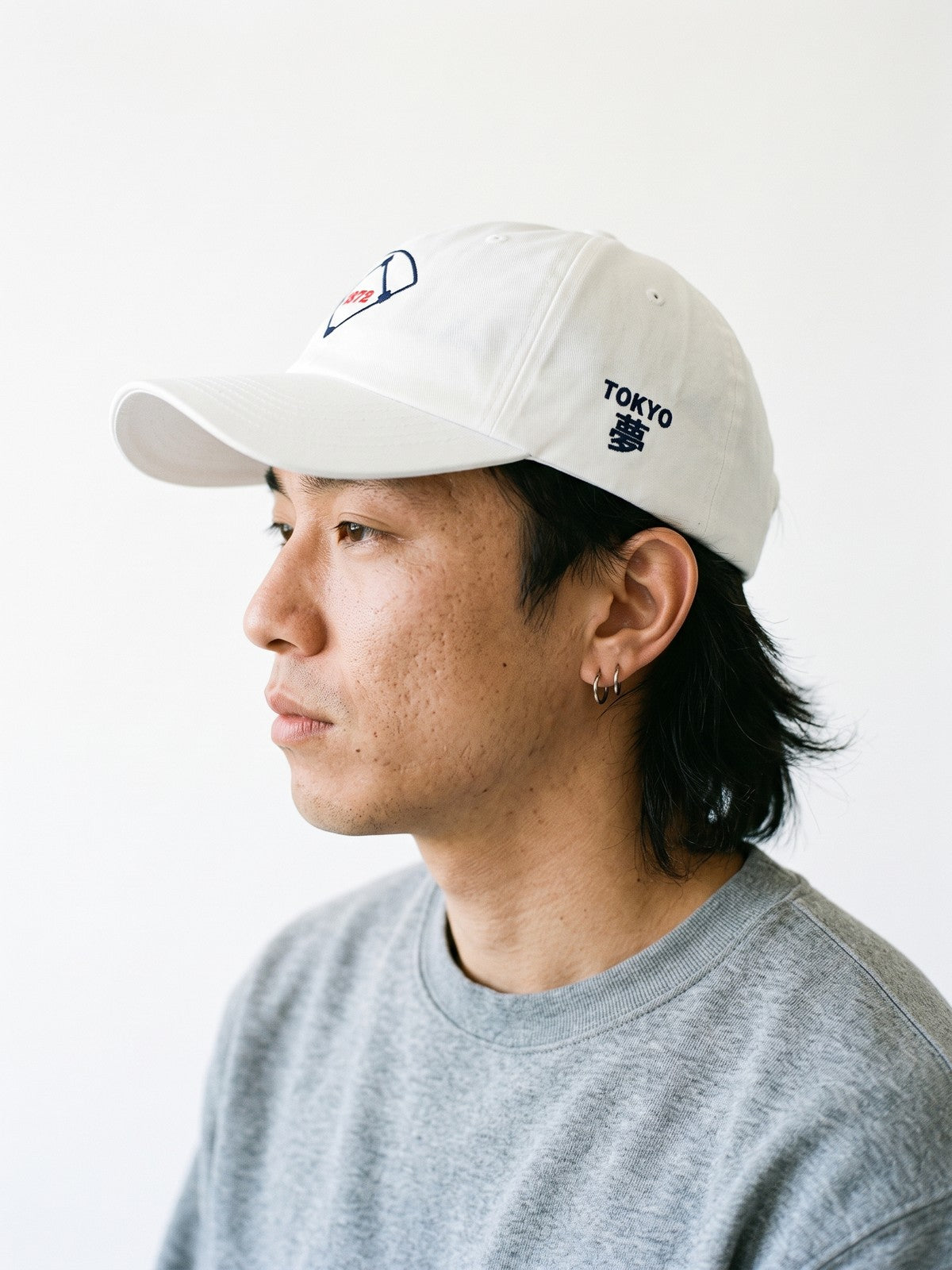 Side view of the 5C5V Tokyo 1872 Japanese baseball cap in white, TOKYO above 夢 (dream) embroidered on the left side