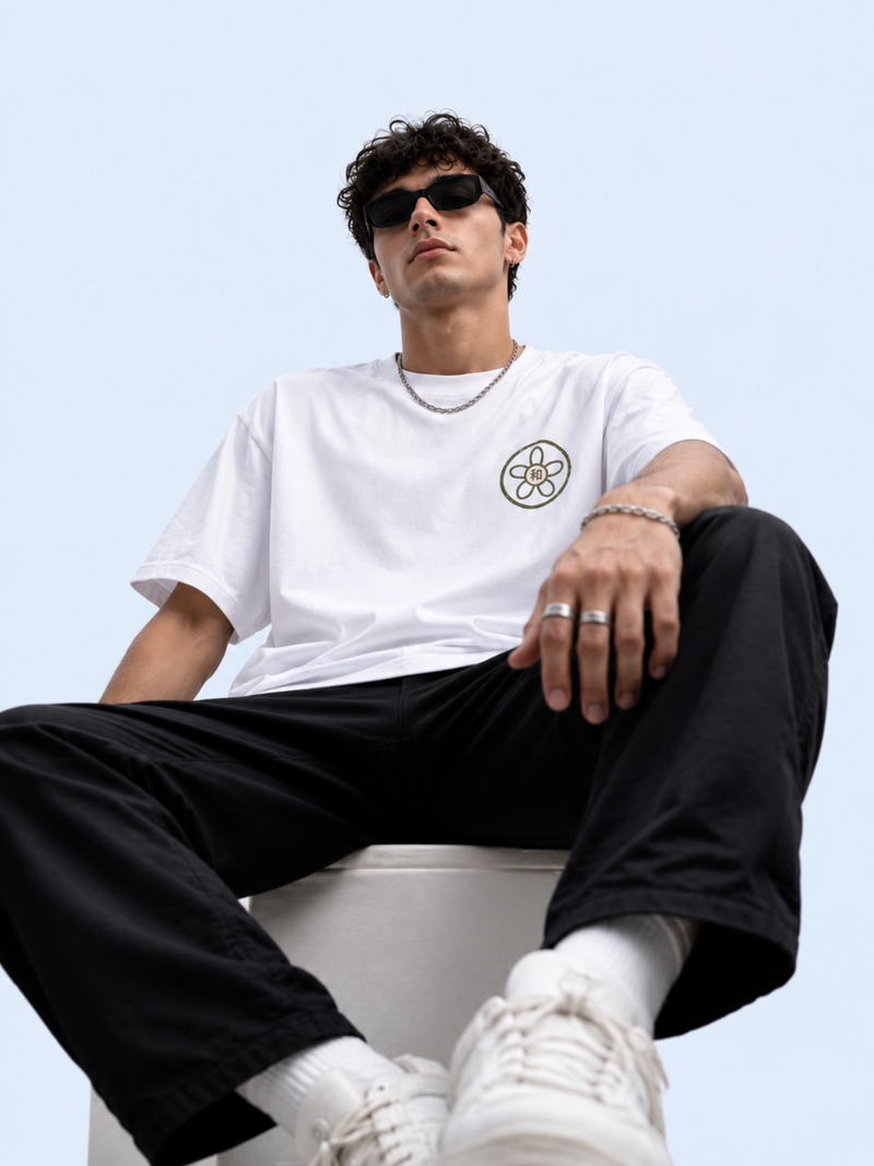 Kyoto Harmony 和 White Graphic Tee