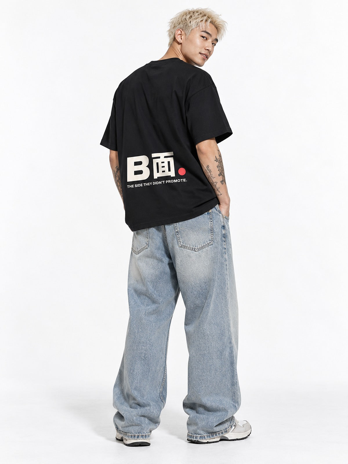 A面/B面 A-men B-men tee black by 5C5V, back view on model