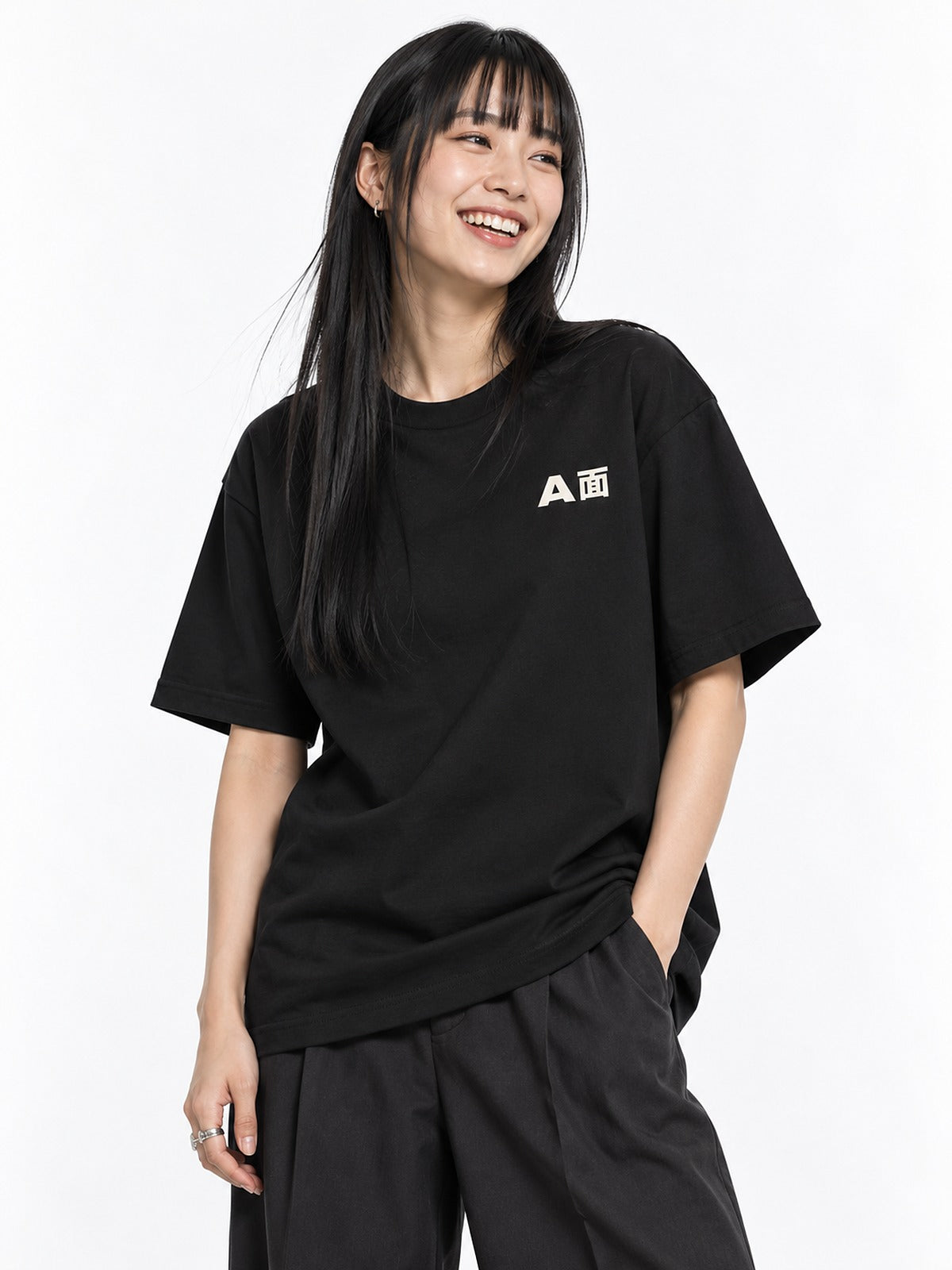 A面/B面 A-men B-men tee black by 5C5V, front view with the chest mark