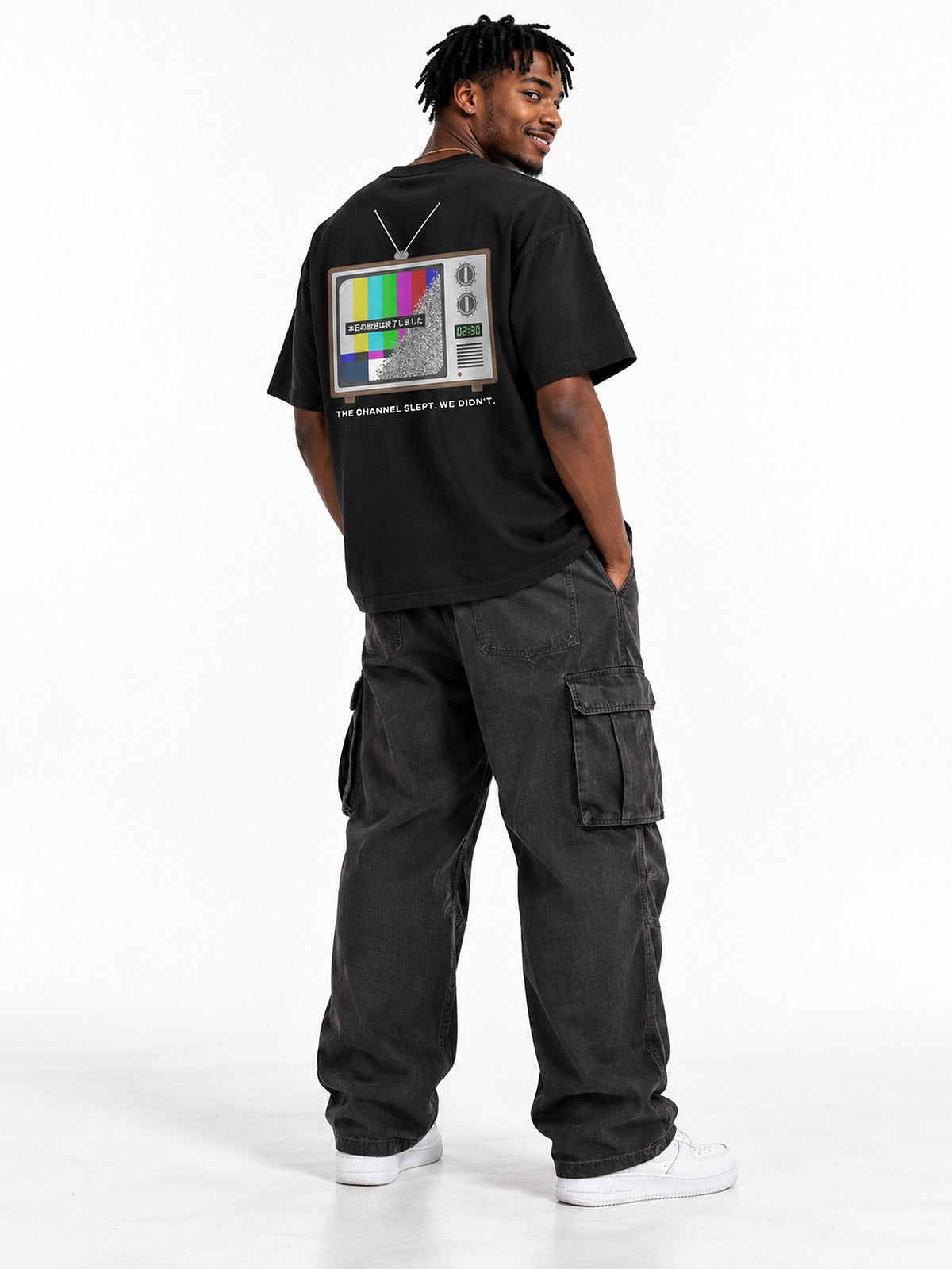 Sunaarashi 砂嵐 Retro TV black T-shirt by 5C5V, back view with the colour-bar TV print